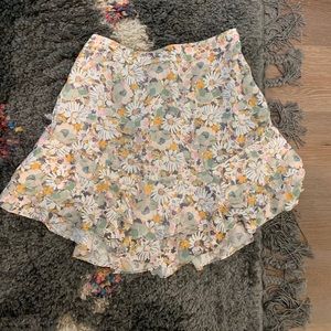 LC ruffle float skirt